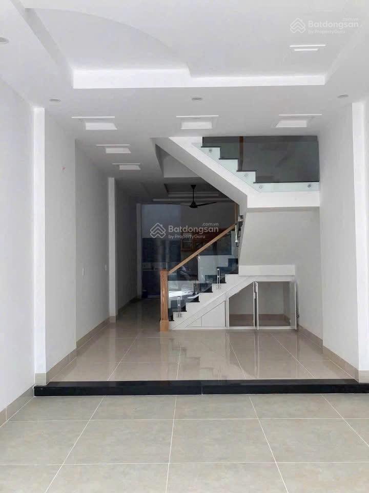 Chính chủ bán gấp nhà đường hàn hải nguyên, q11. 4,5mx15m. nhà 3 tầng. sổ sạch. hđt 19tr