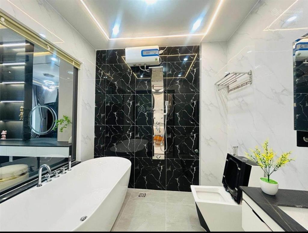 Bán gấp nhà đường văn chung, tân bình. giá6,57tỷ/75m2. trệt, 3 lầu. sổ hồng riêng. ngay nhà ga t3