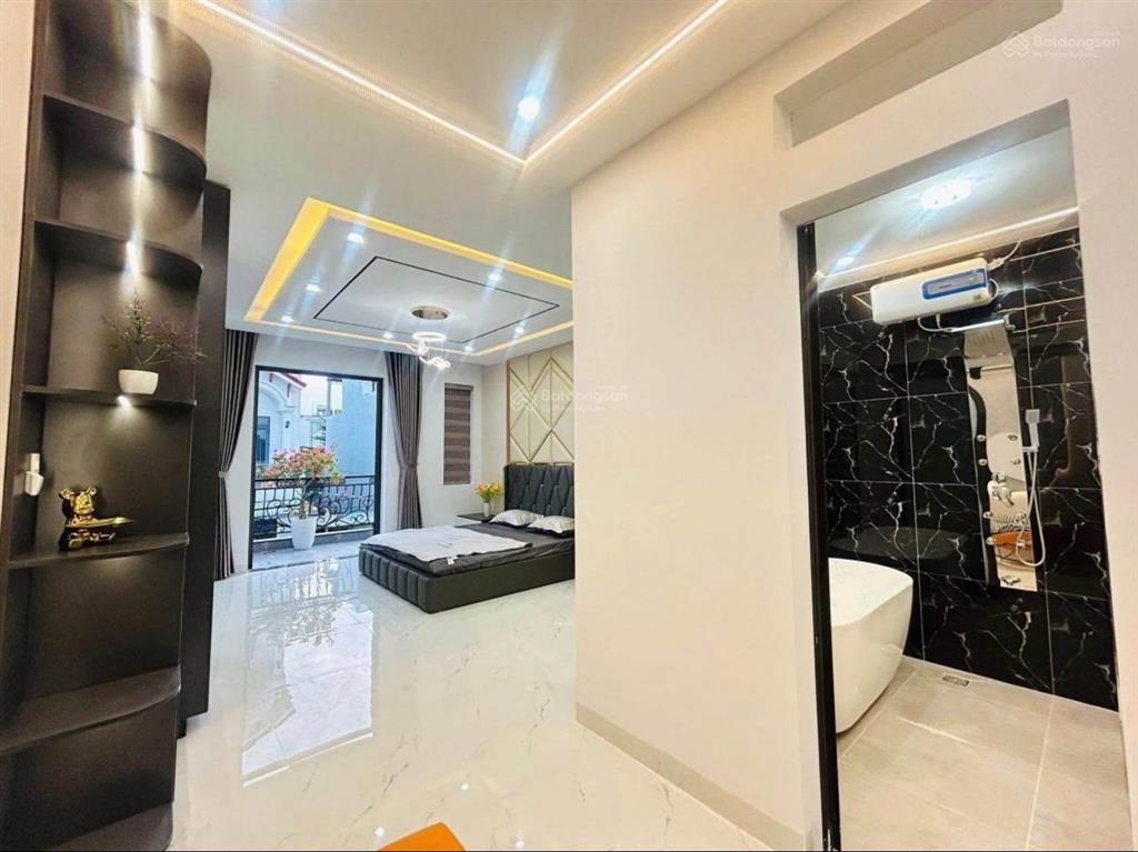 Bán gấp nhà đường văn chung, tân bình. giá6,57tỷ/75m2. trệt, 3 lầu. sổ hồng riêng. ngay nhà ga t3