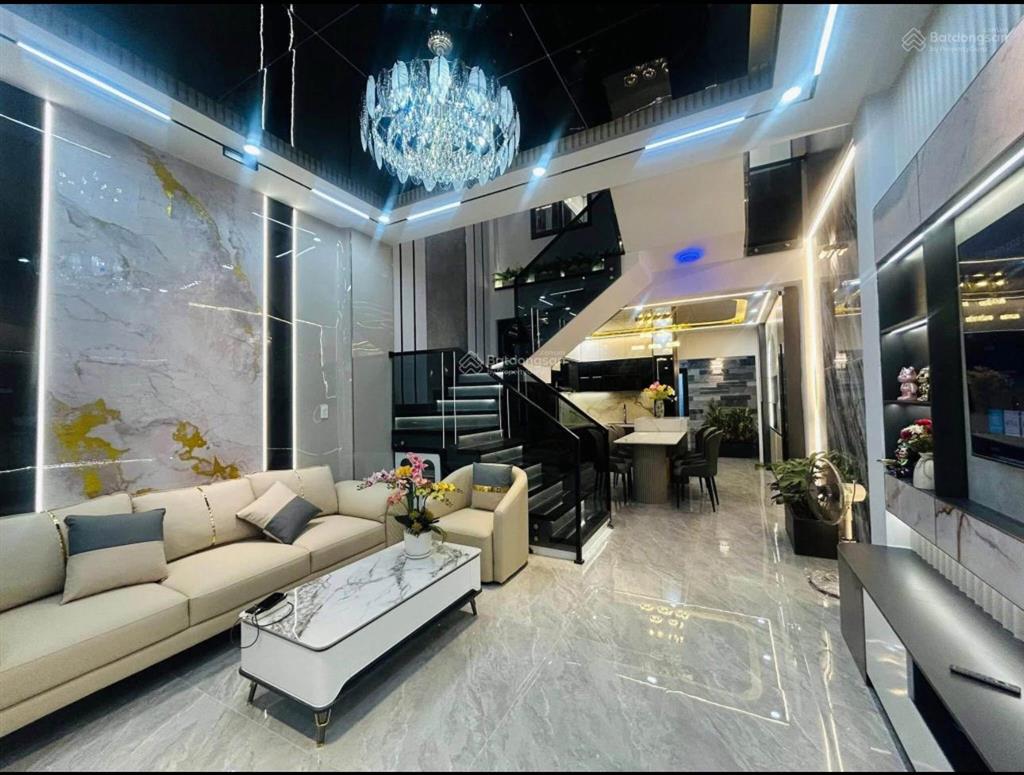 Bán gấp nhà đường văn chung, tân bình. giá6,57tỷ/75m2. trệt, 3 lầu. sổ hồng riêng. ngay nhà ga t3