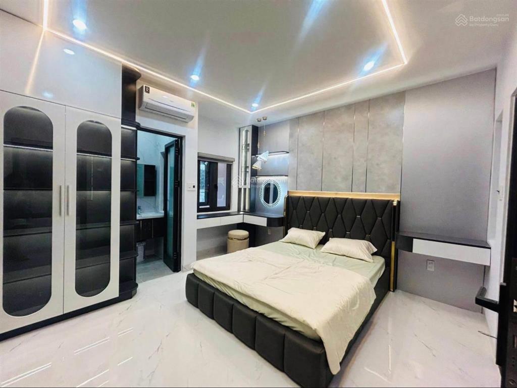 Bán gấp nhà đường văn chung, tân bình. giá6,57tỷ/75m2. trệt, 3 lầu. sổ hồng riêng. ngay nhà ga t3