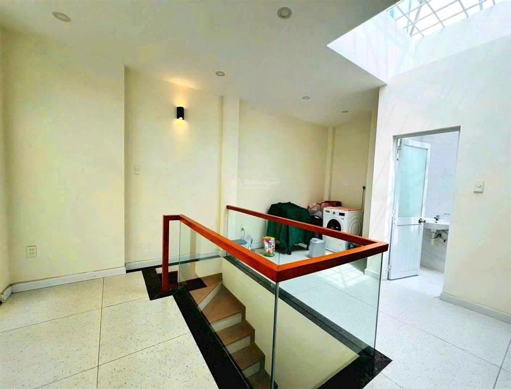Dòng tiền sẵn 40triệu nhà lê văn miến, q2. 69m2. 1trệt, 4lầu. sổ vuông vức, hoàn công đủ