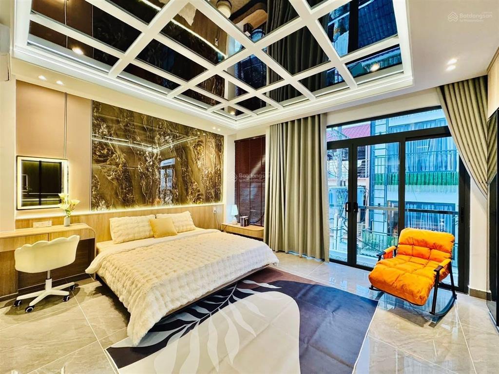 Xoay vốn bán nhanh nhà nguyễn gia trí, bình thạnh. giá 5,87 tỷ/80m2. trệt, 3 lầu. sổ hồng riêng