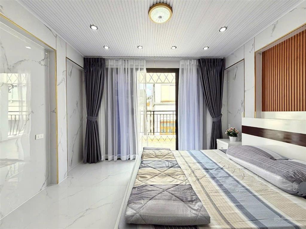 Tôi cần bán nhà lê hữu kiều, q2. giá6,48tỷ/68m2. 1trệt,3lầu. sổ hoàn công. đang cho thuê 25triệu