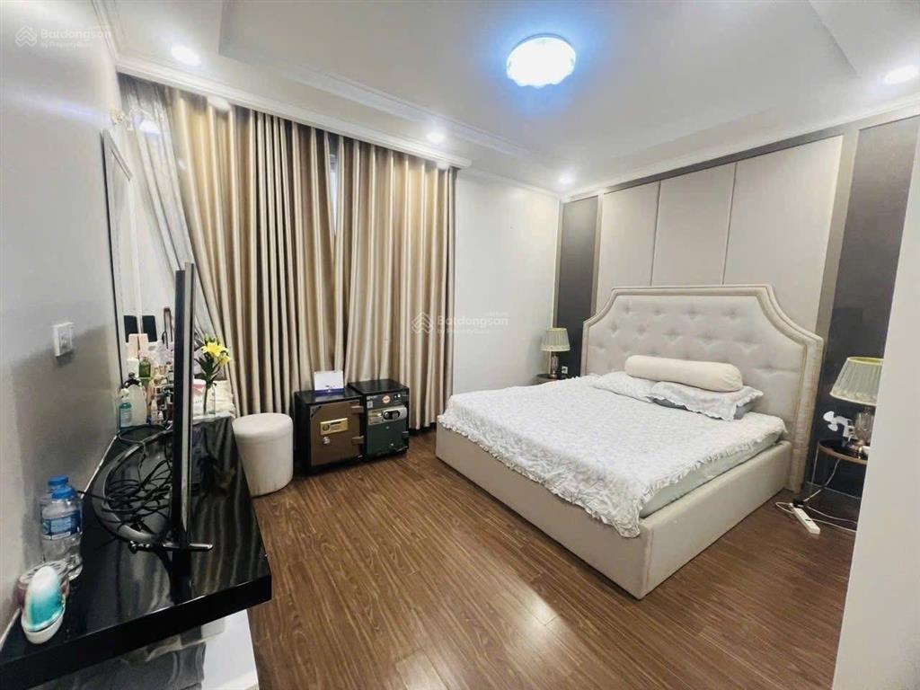 Dòng tiền sẵn 35 triệu ngay nguyễn thị minh khai, quận 3. dt 5,1x14m(71,4m2). sổ hồng riêng