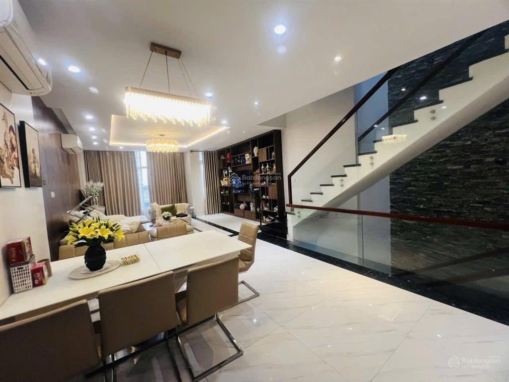 Dòng tiền sẵn 35 triệu ngay nguyễn thị minh khai, quận 3. dt 5,1x14m(71,4m2). sổ hồng riêng