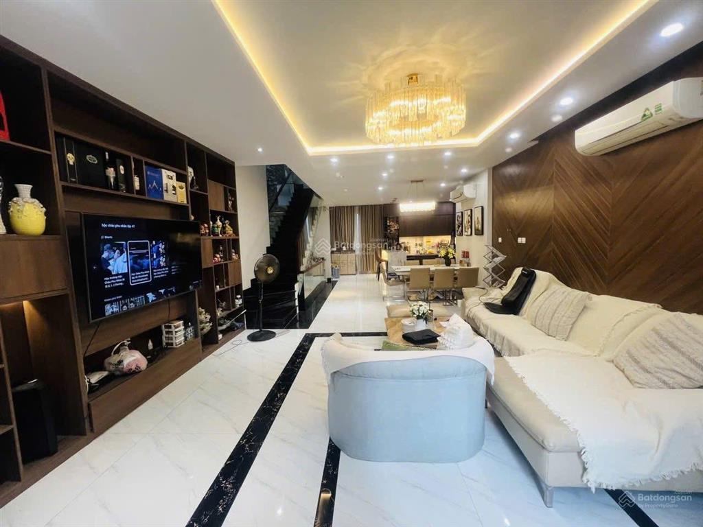 Dòng tiền sẵn 35 triệu ngay nguyễn thị minh khai, quận 3. dt 5,1x14m(71,4m2). sổ hồng riêng