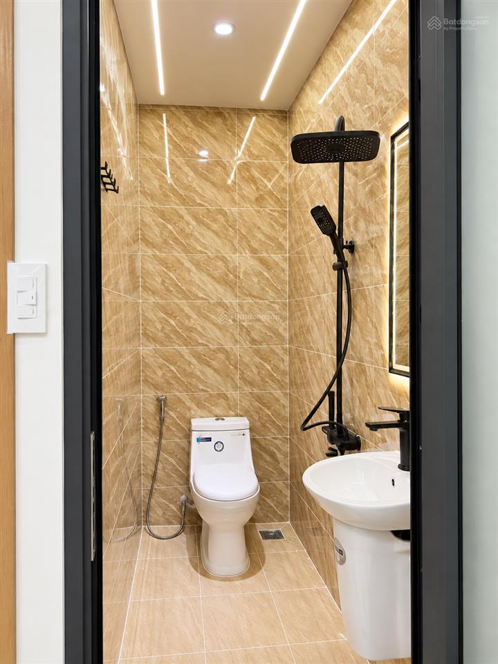 Xoay vốn kd bán nhà trương quốc dung, phú nhuận. 70m2. trệt, 3 lầu. sổ hồng. cho thuê 25tr