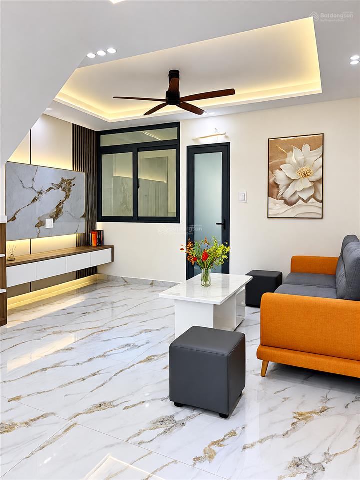 Xoay vốn kd bán nhà trương quốc dung, phú nhuận. 70m2. trệt, 3 lầu. sổ hồng. cho thuê 25tr