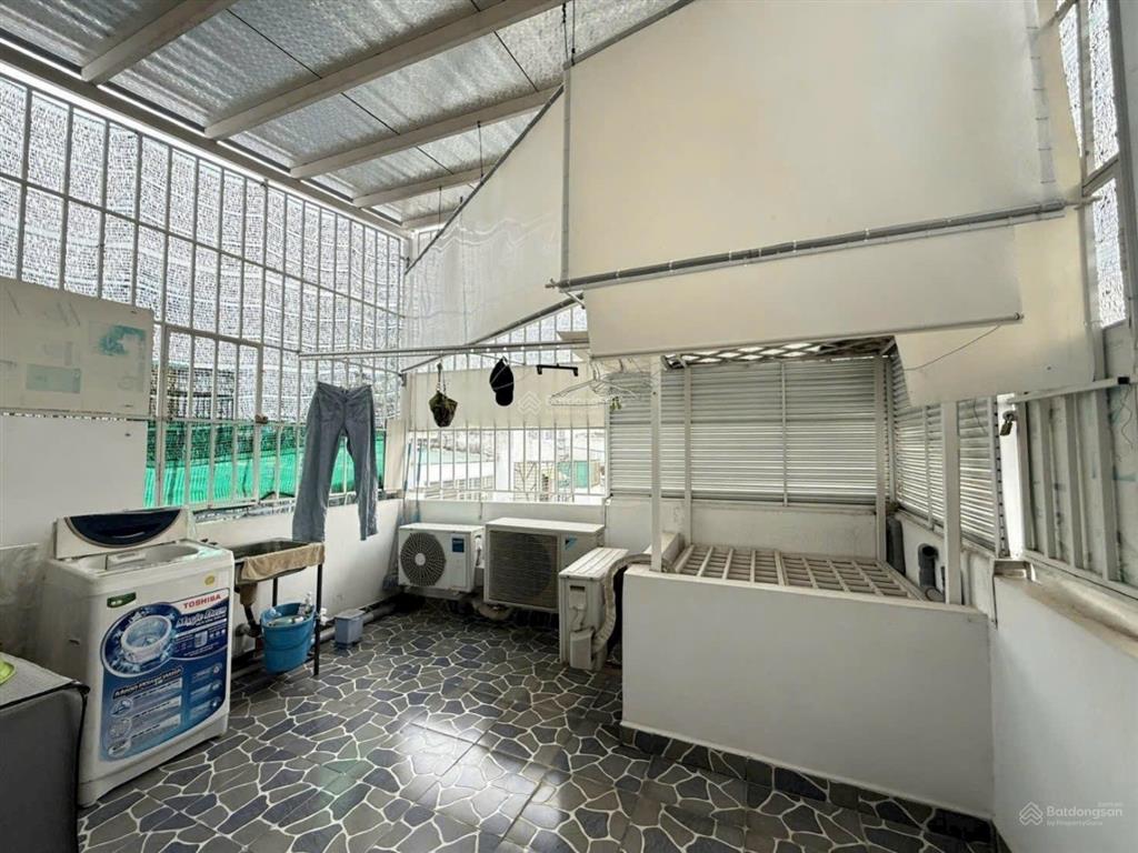 Ngộp bank bán gấp nhà tô hiến thành, quận 10. 68,9m2. 1trệt, 3lầu. sổ sạch hoàn công