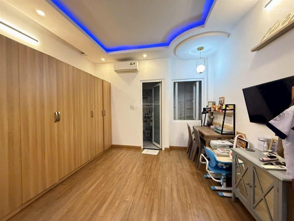 Ngộp bank bán gấp nhà tô hiến thành, quận 10. 68,9m2. 1trệt, 3lầu. sổ sạch hoàn công