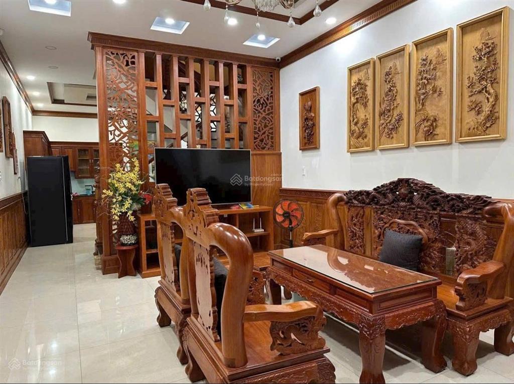 Ngay lotte cộng hoà đường c18, tân bình 85m2. 1 trệt, 2 lầu. sổ cầm tay. đang thuê 25tr