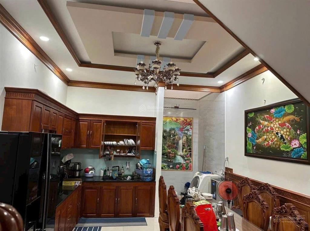 Ngay lotte cộng hoà đường c18, tân bình 85m2. 1 trệt, 2 lầu. sổ cầm tay. đang thuê 25tr