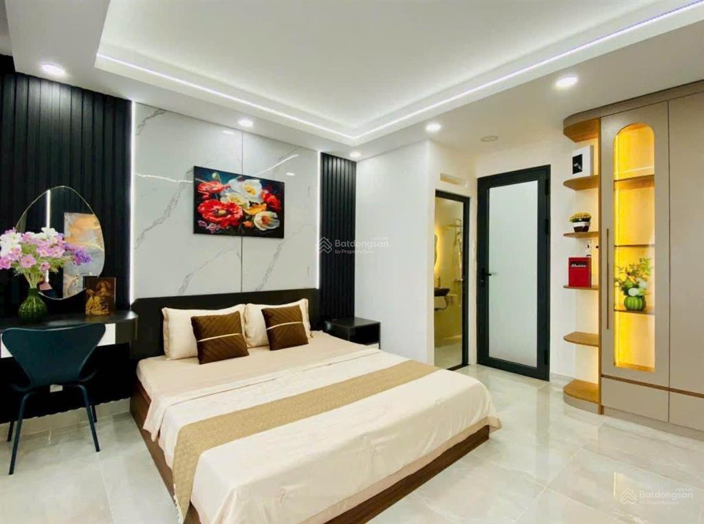 Cần tiền bán nhanh nhà lê văn lương, q7. giá6,45tỷ/75,2m2(4,7x16m). 1 trệt 3 lầu.
sổ chính chủ