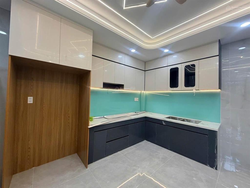 Tôi bán nhà lý thái tổ, quận 10. giá5tỷ720/ 72m2. 5lầu sân thượng. sổ hồng có sẵn. cho thuê 23tr