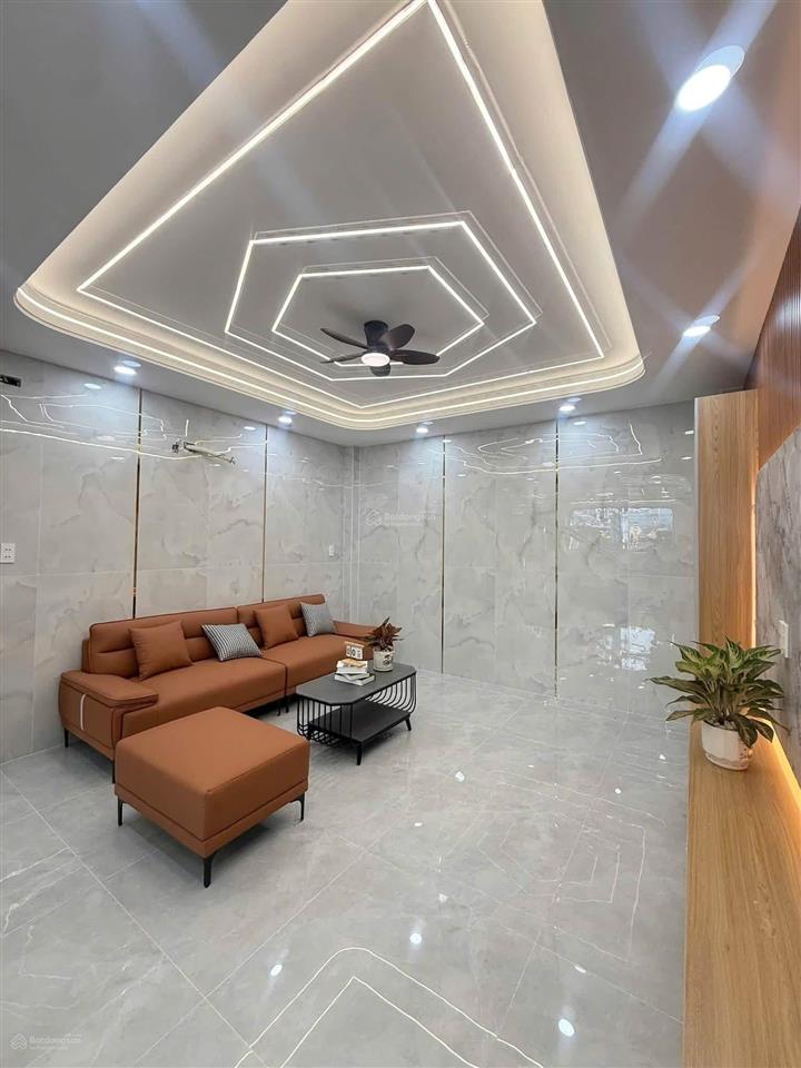 Tôi bán nhà lý thái tổ, quận 10. giá5tỷ720/ 72m2. 5lầu sân thượng. sổ hồng có sẵn. cho thuê 23tr