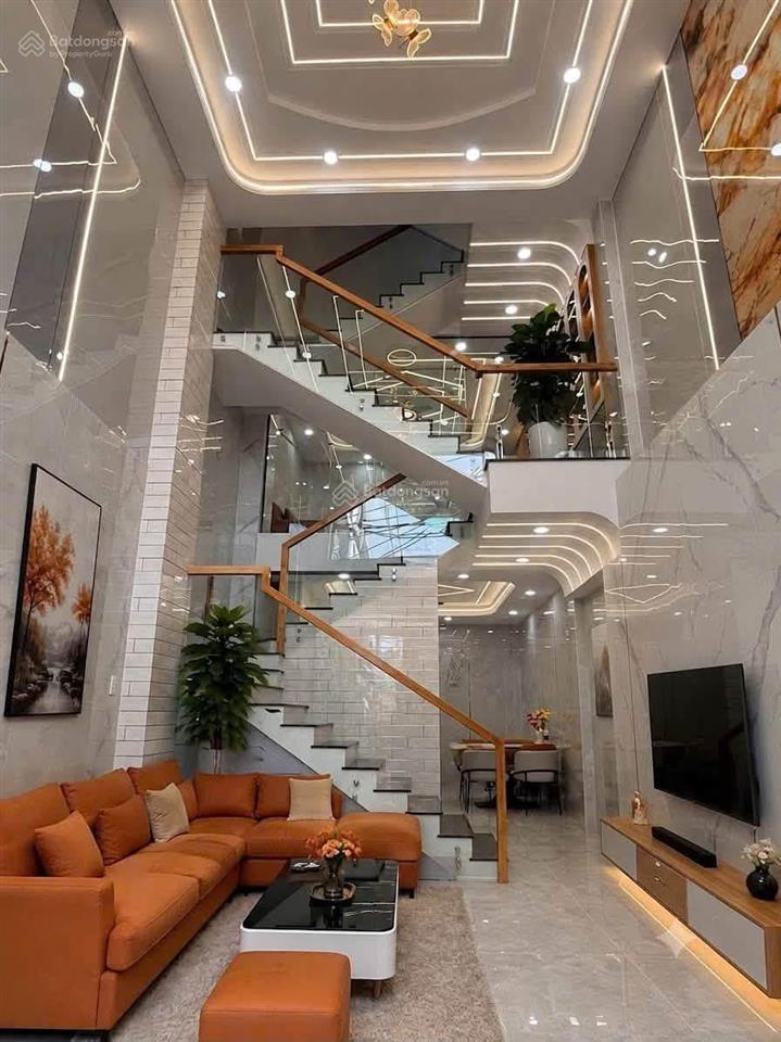 Tôi bán nhà lý thái tổ, quận 10. giá5tỷ720/ 72m2. 5lầu sân thượng. sổ hồng có sẵn. cho thuê 23tr
