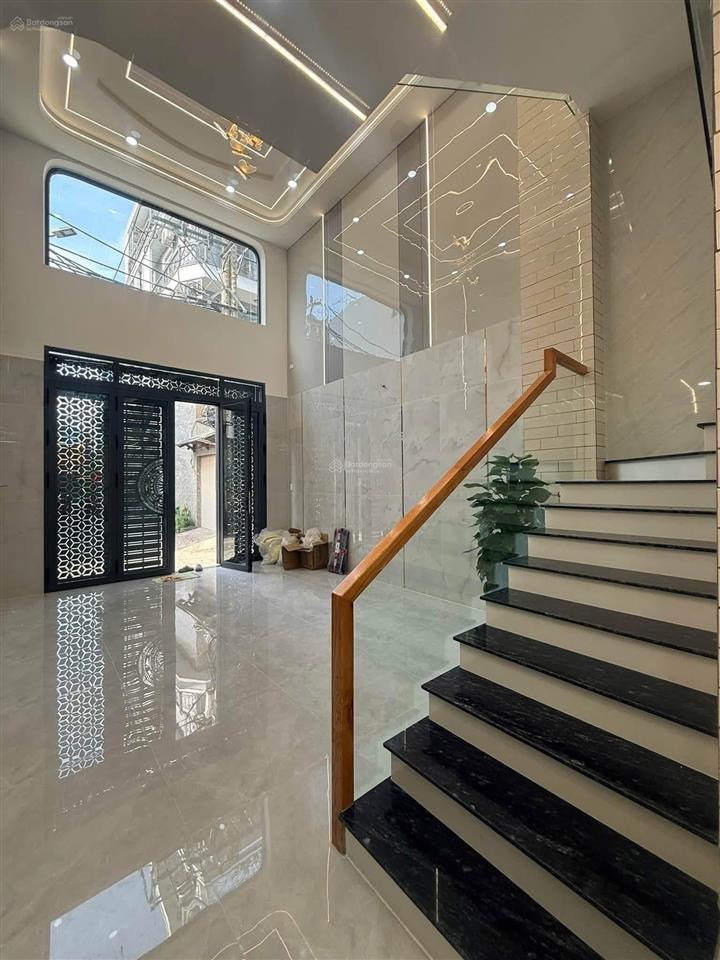 Tôi bán nhà lý thái tổ, quận 10. giá5tỷ720/ 72m2. 5lầu sân thượng. sổ hồng có sẵn. cho thuê 23tr