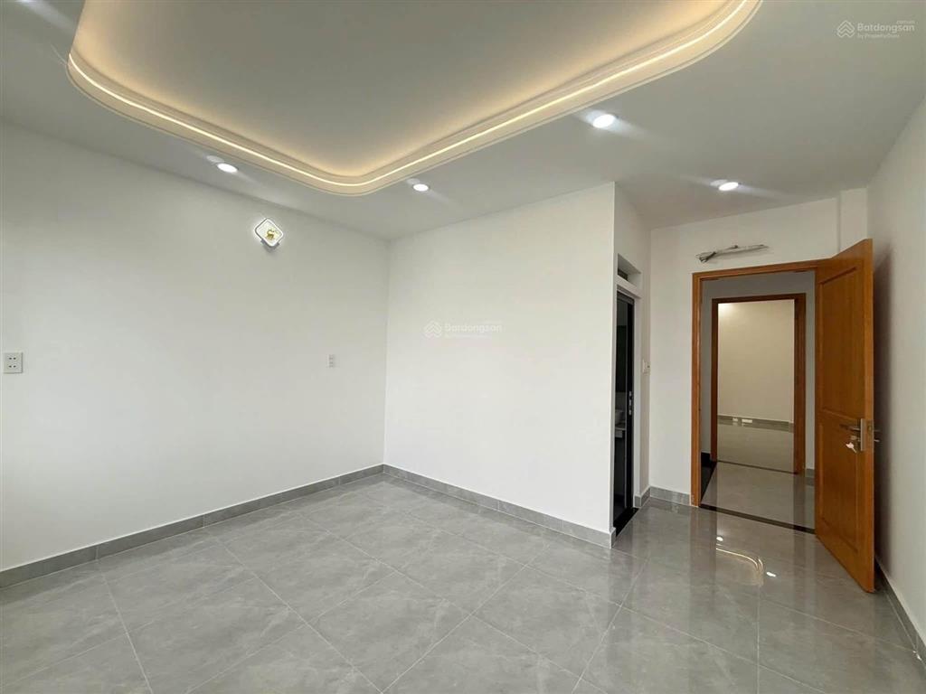 Tôi bán nhà lý thái tổ, quận 10. giá5tỷ720/ 72m2. 5lầu sân thượng. sổ hồng có sẵn. cho thuê 23tr