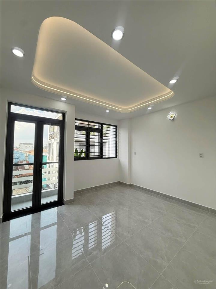 Tôi bán nhà lý thái tổ, quận 10. giá5tỷ720/ 72m2. 5lầu sân thượng. sổ hồng có sẵn. cho thuê 23tr