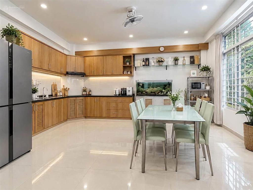 Chính chủ bán nhà huỳnh tịnh của, quận 3. giá6tỷ540triệu/ 75,4m2(5,2x14,5m). 1trệt,3lầu. sổ hồng