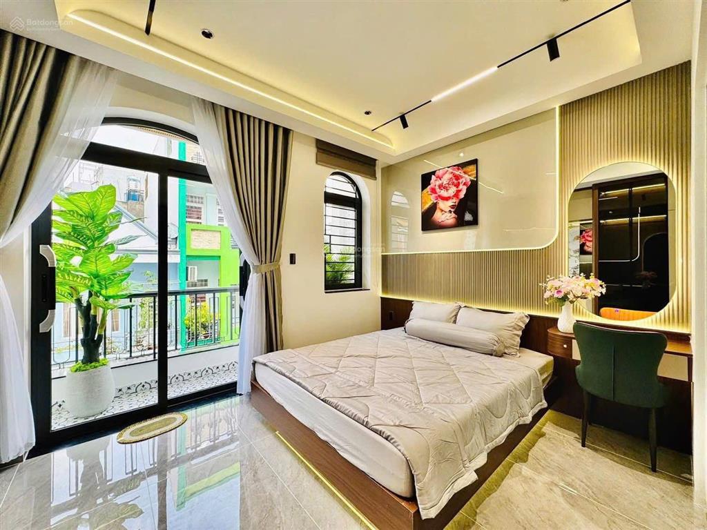 Gia chủ bán nhà hoa cúc, phú nhuận. giá5tỷ/64m2 5 tầng kiên cố. đang cho thuê 18triệu/th. sổ sạch