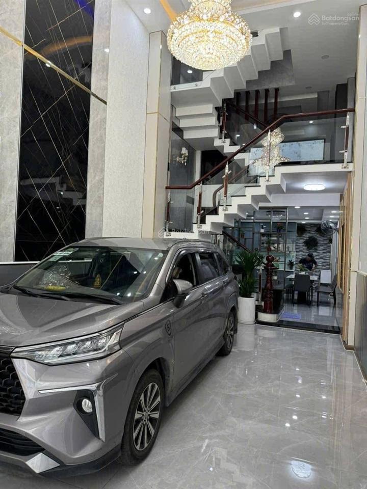 Ngay trường đh luật đường số 5, thủ đức. giá5,16tỷ/71,5m2.trệt,3lầu. sổ hồng chính chủ hoàn công