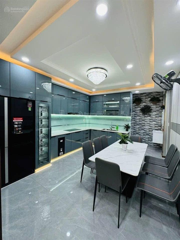 Ngay trường đh luật đường số 5, thủ đức. giá5,16tỷ/71,5m2.trệt,3lầu. sổ hồng chính chủ hoàn công