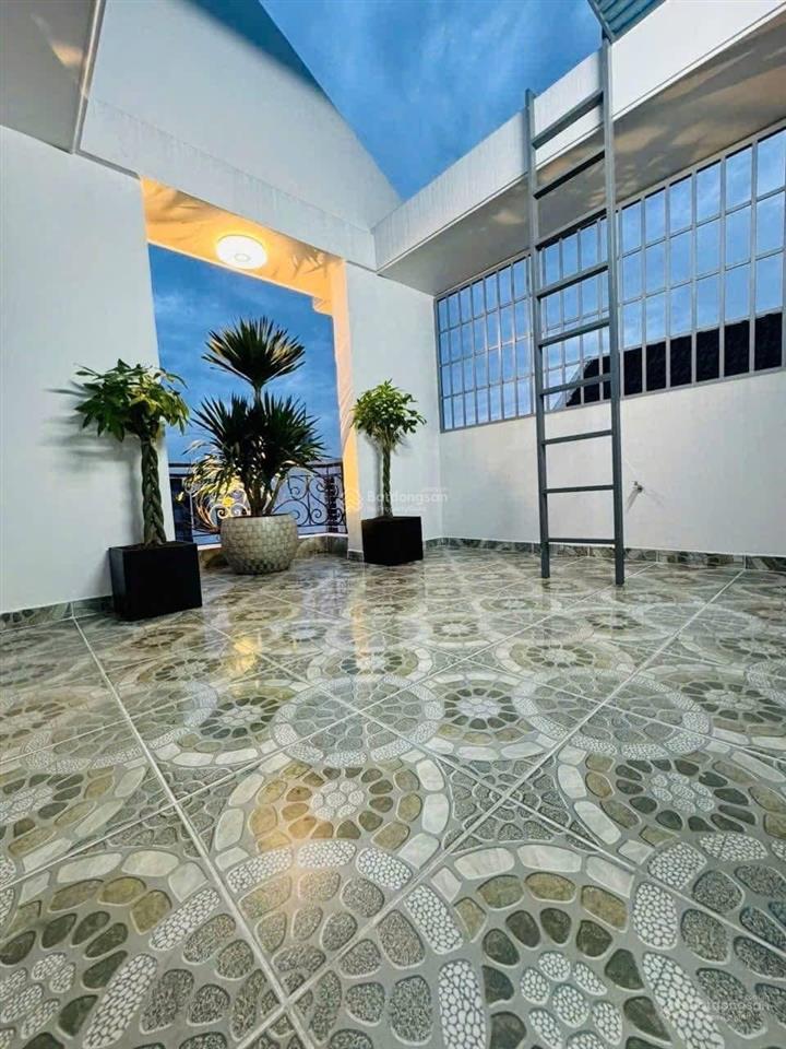 Ngay trường đh luật đường số 5, thủ đức. giá5,16tỷ/71,5m2.trệt,3lầu. sổ hồng chính chủ hoàn công