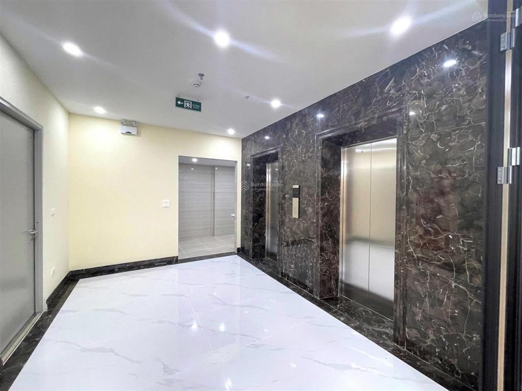 Bán tòa nhà văn phòng 10 tầng lô góc mặt phố hoàng ngân trung hòa, vị trí vàng cho thuê