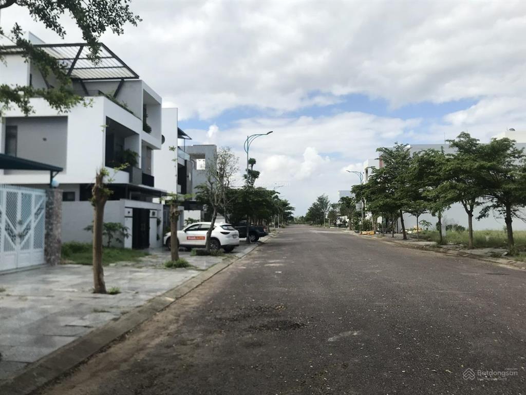 Bán gấp nhà 2 lầu 6x20m. giá 850 triệu. nhà gần chợ đệm, gần bệnh viện nhi, đang cho thuê 15 triệu