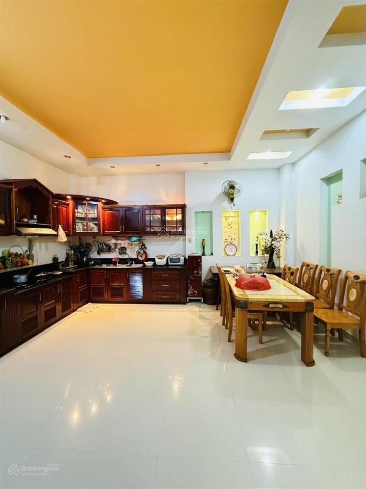 Chính chủ bán nhà 2 lầu (4,5m  24m) giá 950 triệu. đường lý chiêu hoàng, gần chợ an dương vương.