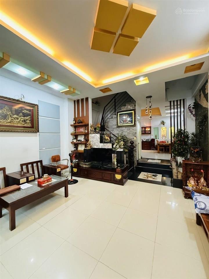 Chính chủ bán nhà 2 lầu (4,5m  24m) giá 950 triệu. đường lý chiêu hoàng, gần chợ an dương vương.