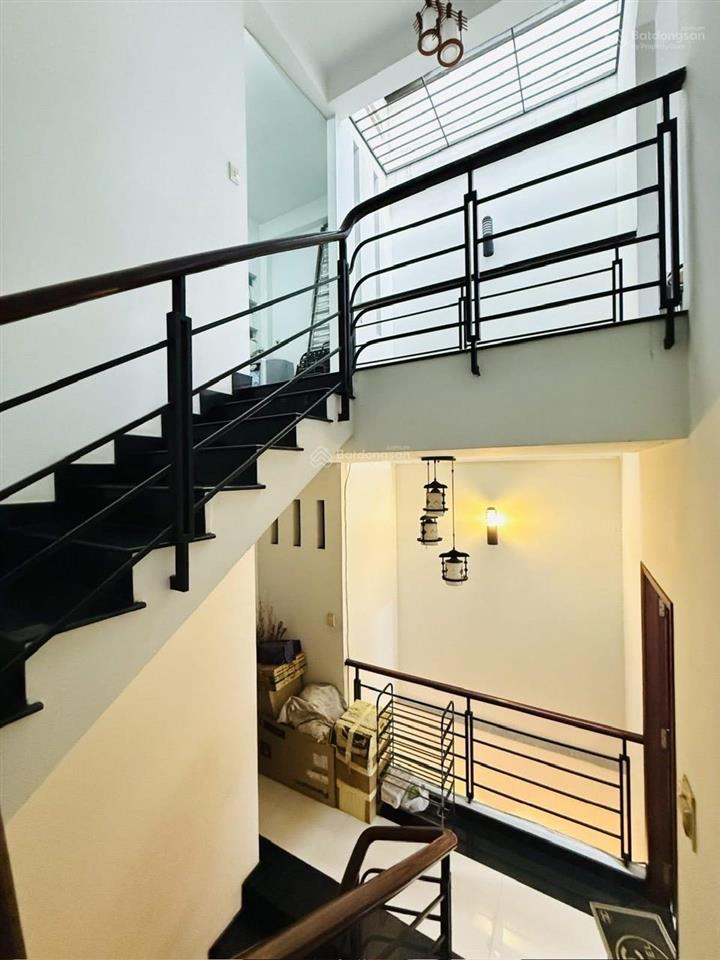 Chính chủ bán nhà 2 lầu (4,5m  24m) giá 950 triệu. đường lý chiêu hoàng, gần chợ an dương vương.