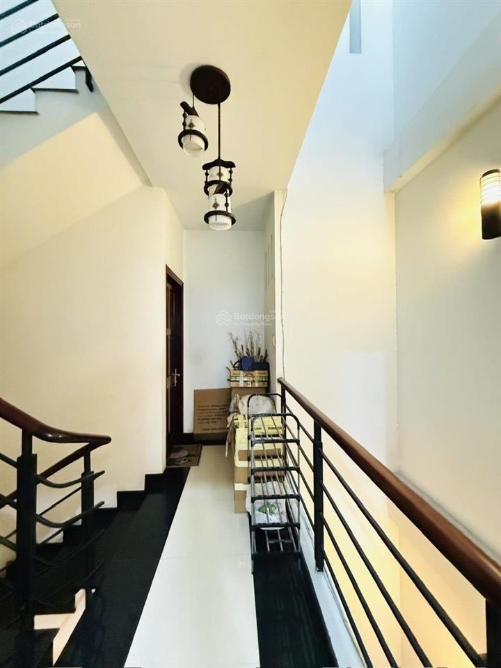 Chính chủ bán nhà 2 lầu (4,5m  24m) giá 950 triệu. đường lý chiêu hoàng, gần chợ an dương vương.