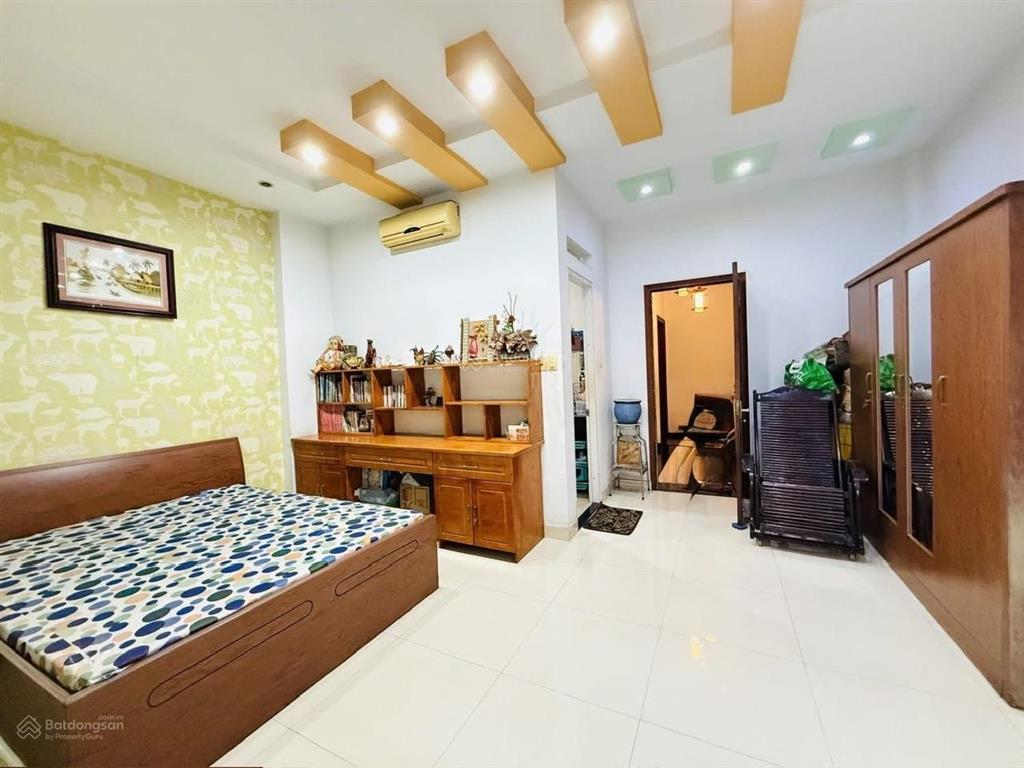 Chính chủ bán nhà 2 lầu (4,5m  24m) giá 950 triệu. đường lý chiêu hoàng, gần chợ an dương vương.