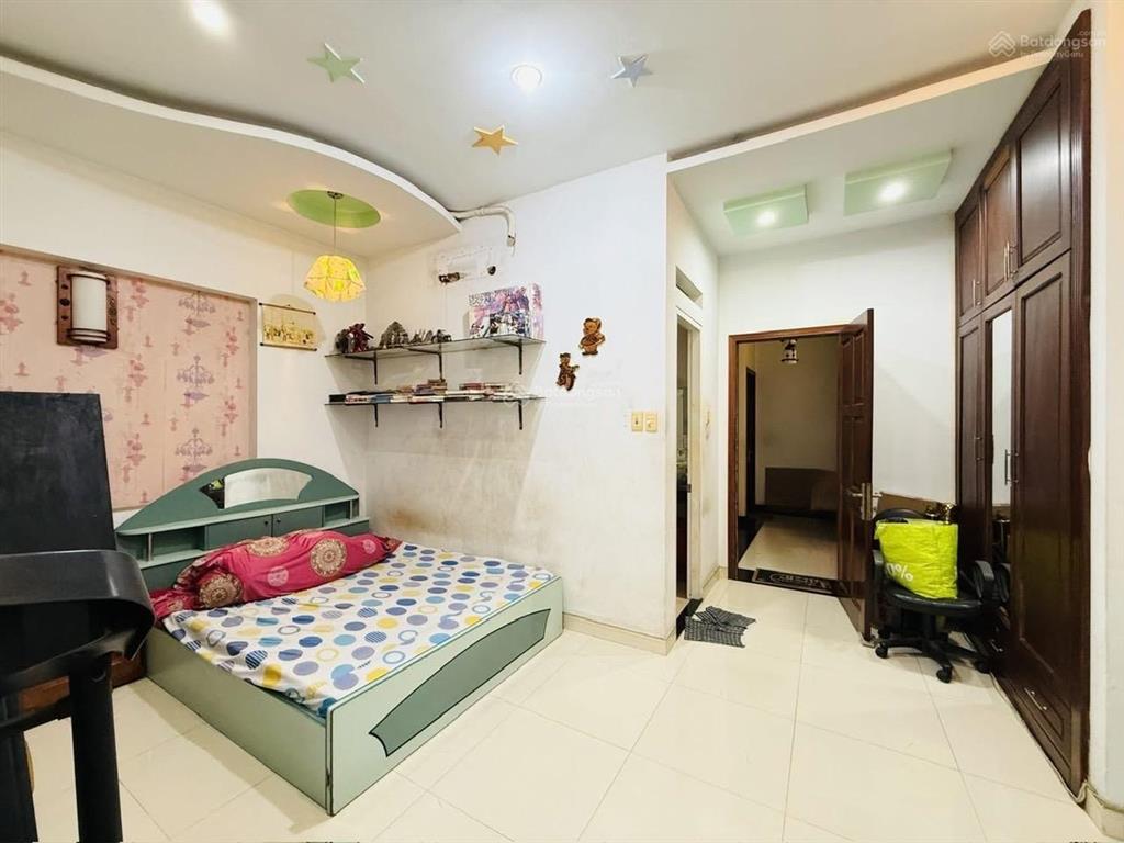 Chính chủ bán nhà 2 lầu (4,5m  24m) giá 950 triệu. đường lý chiêu hoàng, gần chợ an dương vương.