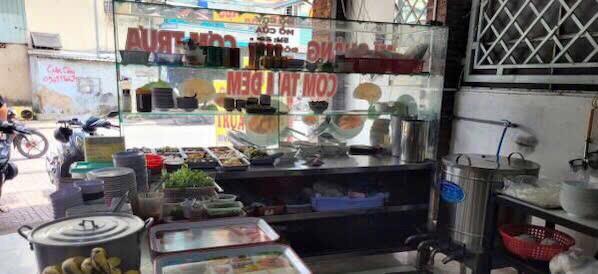 Bán nhà 1 trệt (ngang 10m  dài 22,8m). giá 1,8 tỷ. đang cho thuê 30 tr/tháng. ngay khu công nghiệp