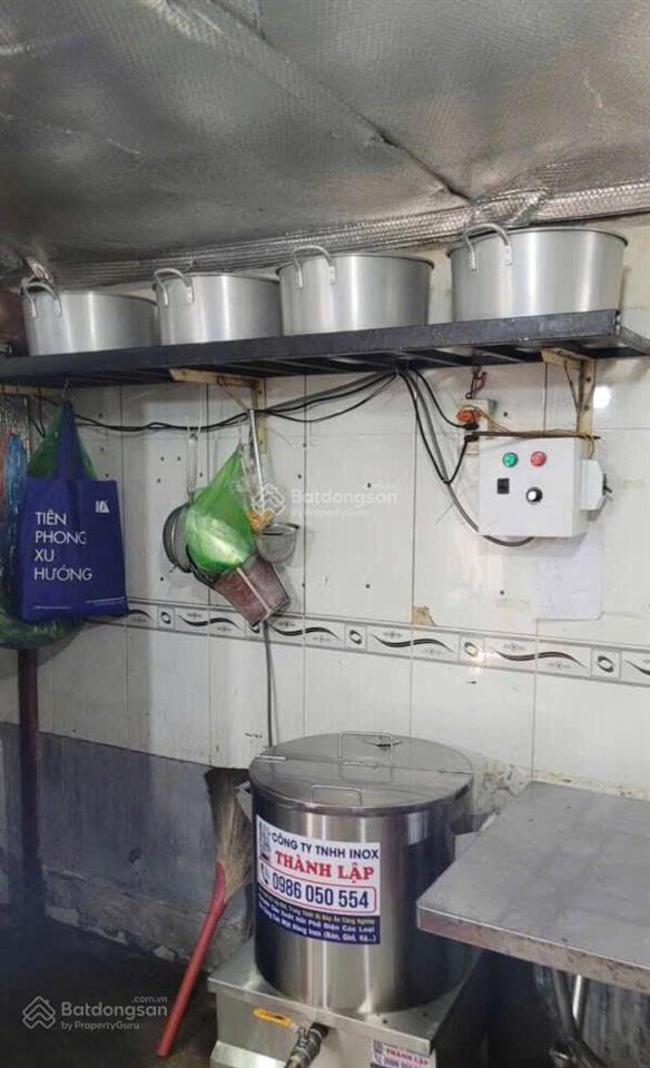 Bán nhà 1 trệt (ngang 10m  dài 22,8m). giá 1,8 tỷ. đang cho thuê 30 tr/tháng. ngay khu công nghiệp