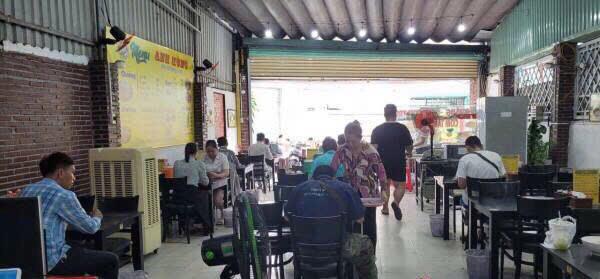 Bán nhà 1 trệt (ngang 10m  dài 22,8m). giá 1,8 tỷ. đang cho thuê 30 tr/tháng. ngay khu công nghiệp