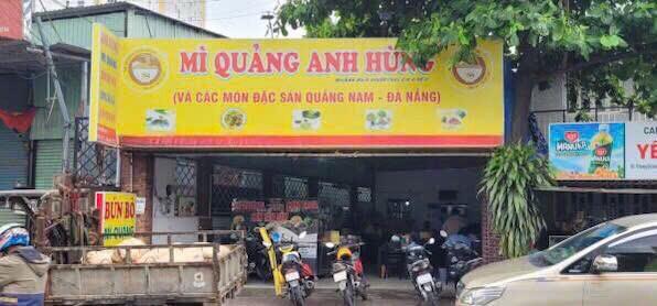 Bán nhà 1 trệt (ngang 10m  dài 22,8m). giá 1,8 tỷ. đang cho thuê 30 tr/tháng. ngay khu công nghiệp