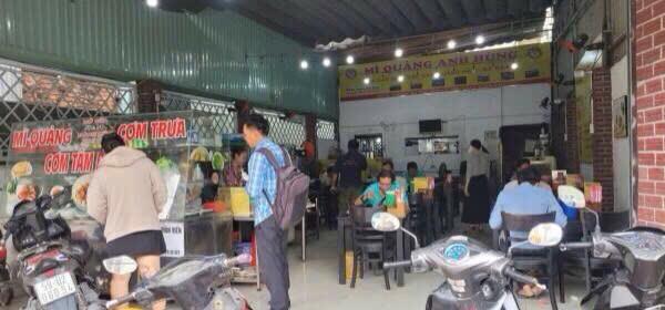 Bán nhà 1 trệt (ngang 10m  dài 22,8m). giá 1,8 tỷ. đang cho thuê 30 tr/tháng. ngay khu công nghiệp