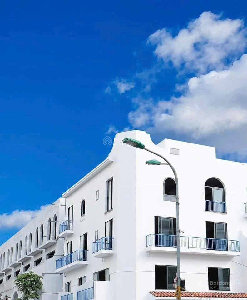 Bán shophouse midtown one uông bí, quảng ninh. 3 năm không lãi suất, tặng thang máy trị giá 400tr