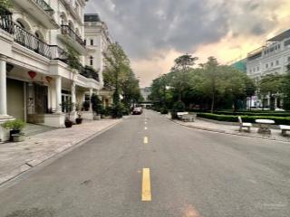 Chính chủ cần bán liền kề louis city đại mỗ  100m  6 tầng thang máy full nội thất  giá 28 tỷ.