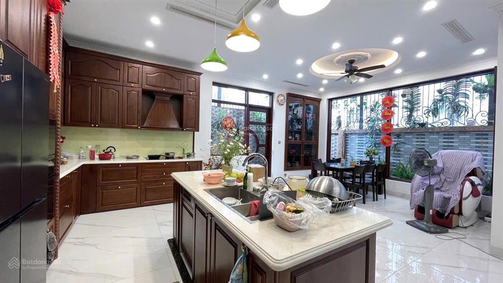 Bán biệt thự 180m lô góc 4 tầng mt22m trung văn  nam từ liêm  kinh doanh hoặc ở đều tuyệt vời!!!