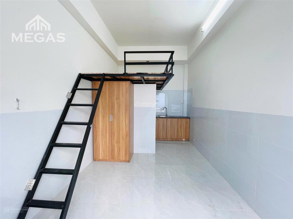 Cho phòng mới xây bancol đầy đủ nội thất diện tích 30m2 gác cao 1m7 gần dh y dược, dh mở và quận 5