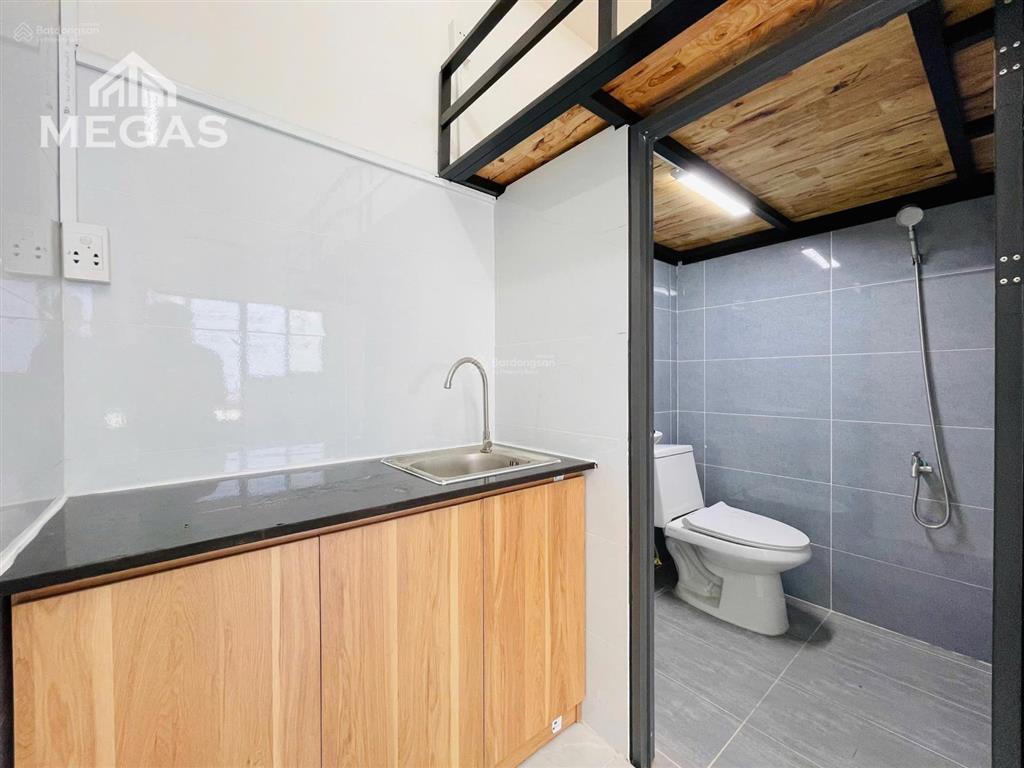 Cho phòng mới xây bancol đầy đủ nội thất diện tích 30m2 gác cao 1m7 gần dh y dược, dh mở và quận 5