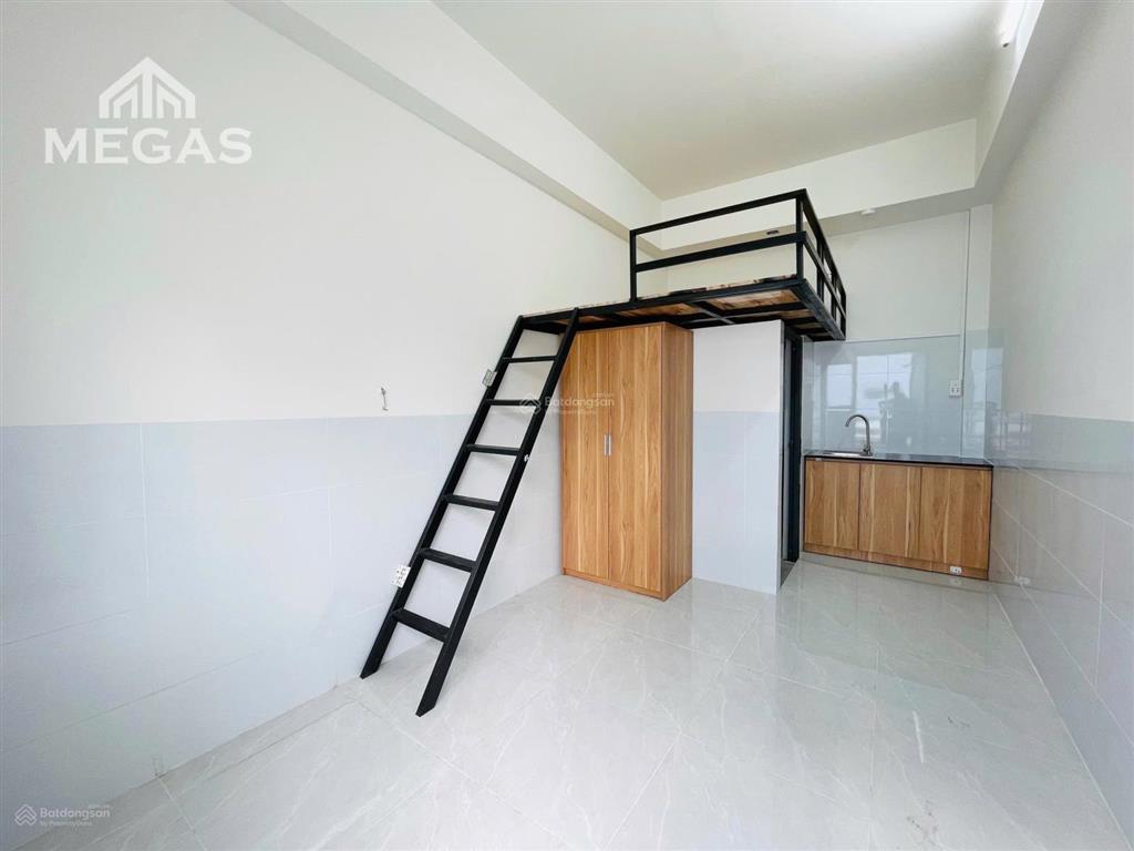 Cho phòng mới xây bancol đầy đủ nội thất diện tích 30m2 gác cao 1m7 gần dh y dược, dh mở và quận 5