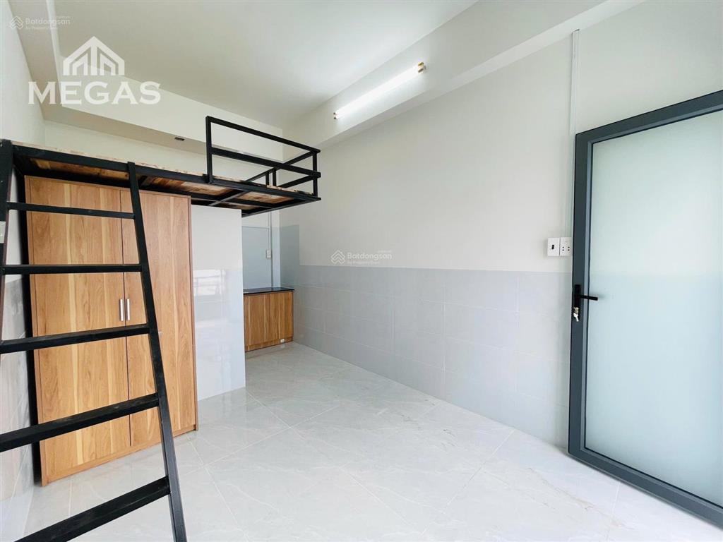 Cho phòng mới xây bancol đầy đủ nội thất diện tích 30m2 gác cao 1m7 gần dh y dược, dh mở và quận 5