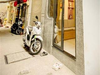 Nhà đẹp, hẻm rộng, kế hẻm ô tô, 2pn, shr, không qh, khu an ninh, hẻm rộng sạch, tiện ích bao vây